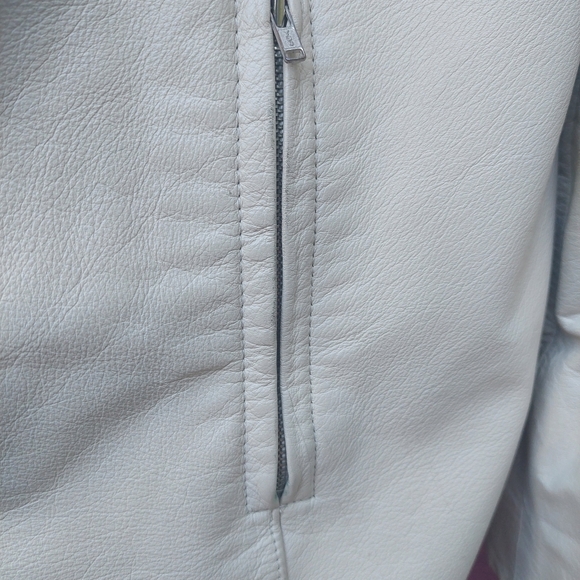 Danier cream leather jacket, M, lined, with extra zip-out winter lining - Picture 5 of 8